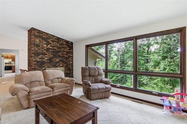 E865 Woodridge Drive, Eau Claire, WI 54701