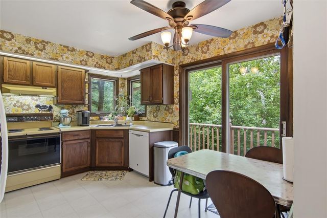 E865 Woodridge Drive, Eau Claire, WI 54701
