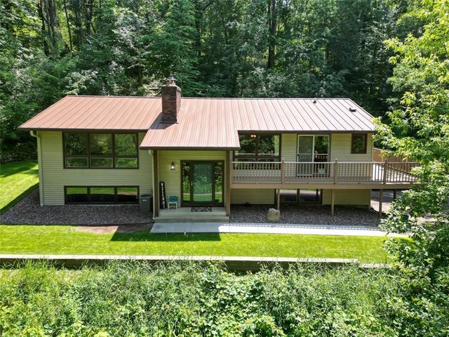 E865 Woodridge Drive, Eau Claire, WI 54701