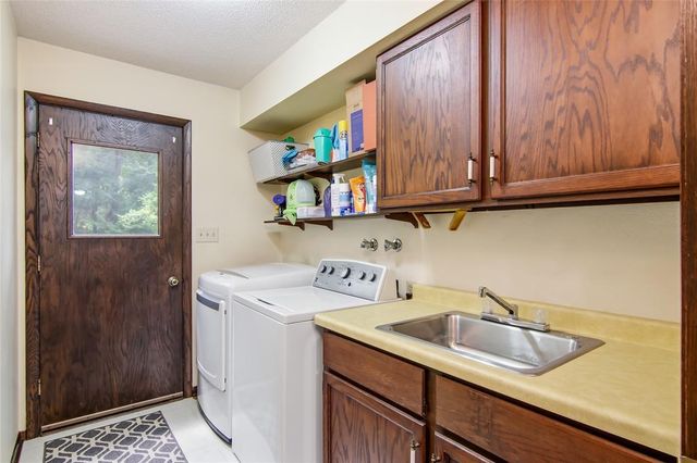 E865 Woodridge Drive, Eau Claire, WI 54701