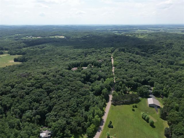 E865 Woodridge Drive, Eau Claire, WI 54701