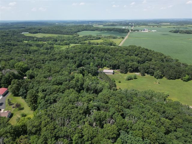 E865 Woodridge Drive, Eau Claire, WI 54701