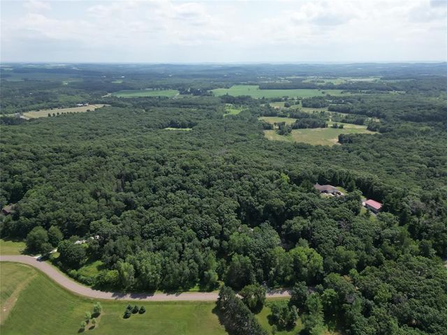 E865 Woodridge Drive, Eau Claire, WI 54701