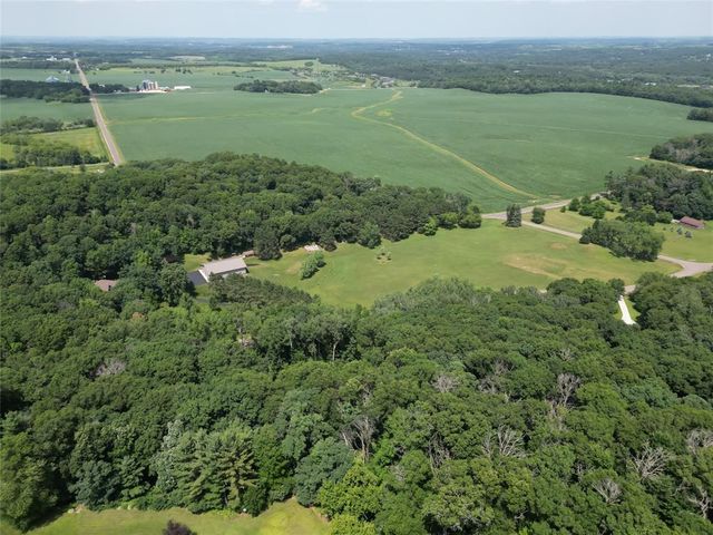 E865 Woodridge Drive, Eau Claire, WI 54701