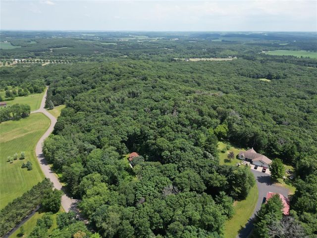 E865 Woodridge Drive, Eau Claire, WI 54701