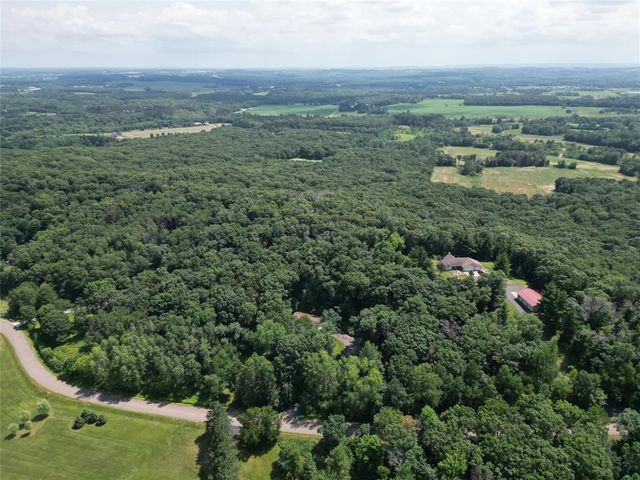 E865 Woodridge Drive, Eau Claire, WI 54701