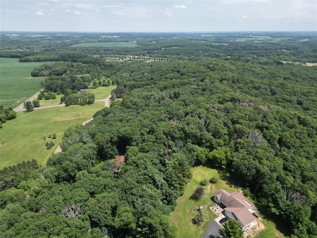 E865 Woodridge Drive, Eau Claire, WI 54701