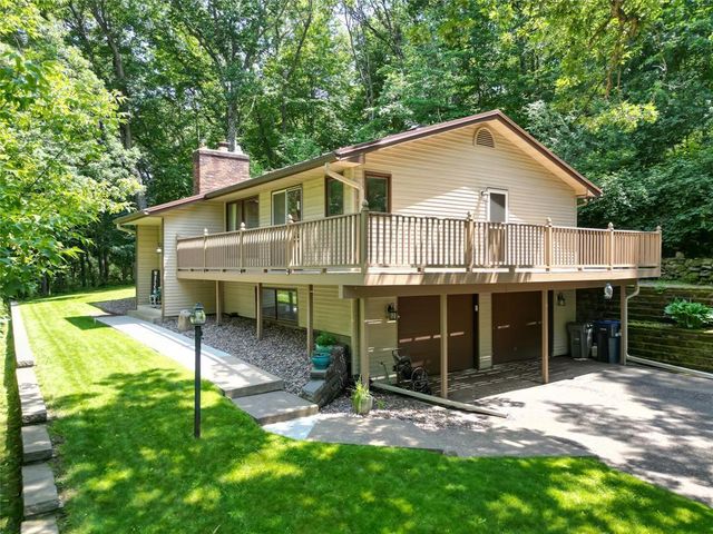 E865 Woodridge Drive, Eau Claire, WI 54701