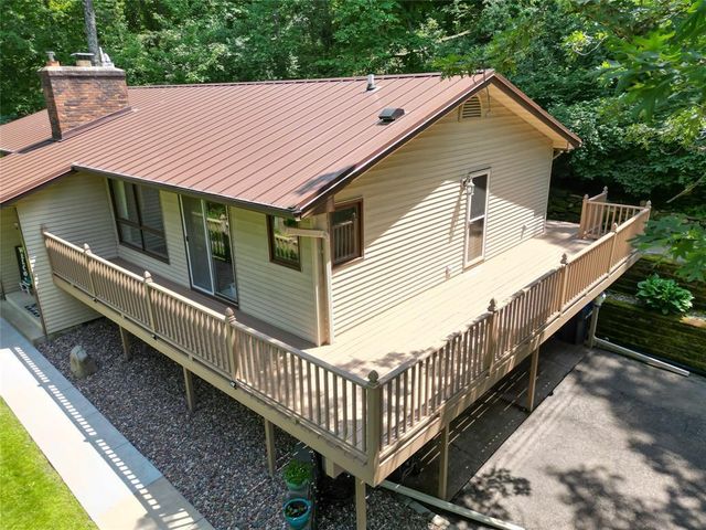 E865 Woodridge Drive, Eau Claire, WI 54701
