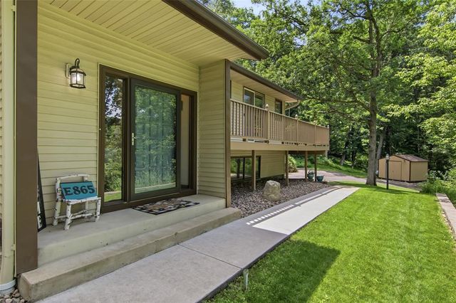 E865 Woodridge Drive, Eau Claire, WI 54701