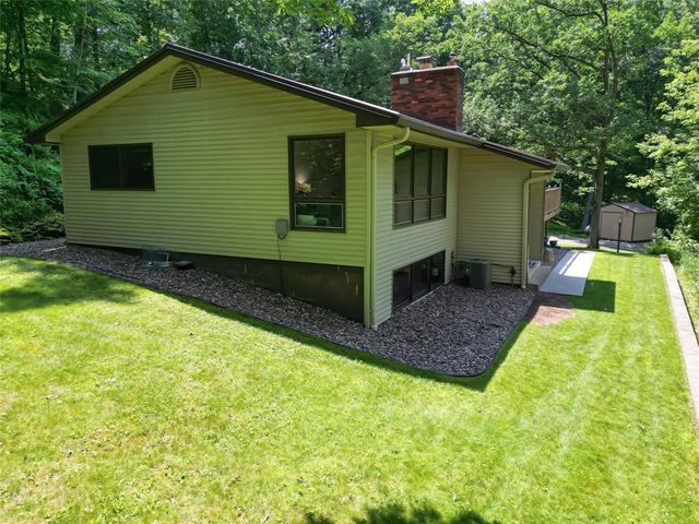 E865 Woodridge Drive, Eau Claire, WI 54701