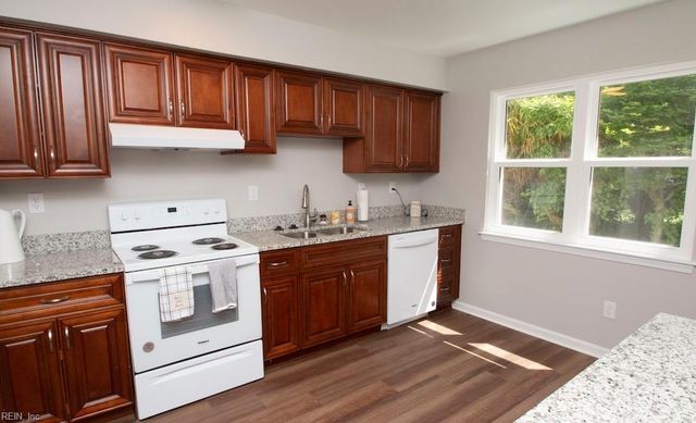 924 Daniel Maloney DR, Virginia Beach, VA 23464