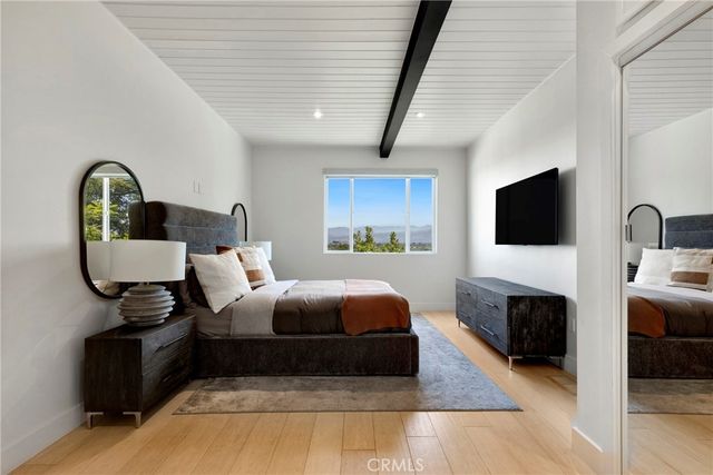 11661 Picturesque Dr, Studio City, CA 91604