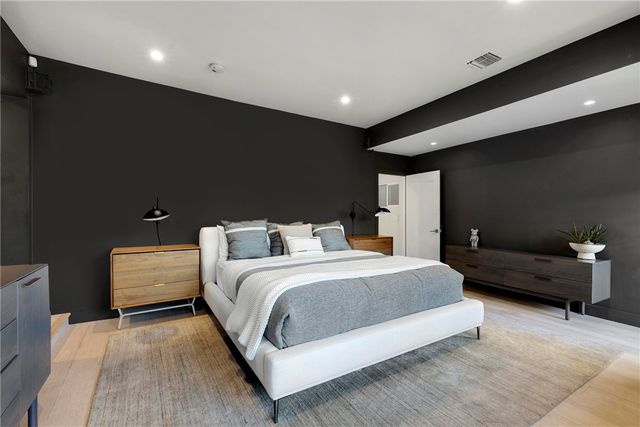 11661 Picturesque Dr, Studio City, CA 91604