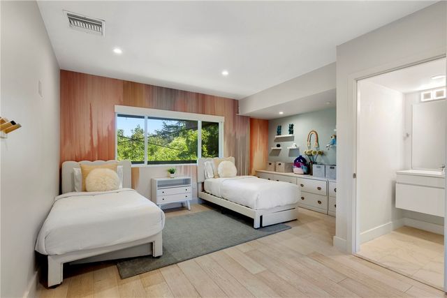 11661 Picturesque Dr, Studio City, CA 91604