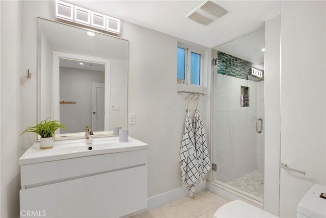 11661 Picturesque Dr, Studio City, CA 91604