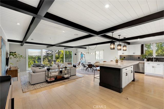 11661 Picturesque Dr, Studio City, CA 91604