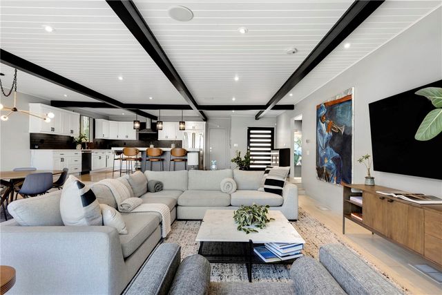 11661 Picturesque Dr, Studio City, CA 91604