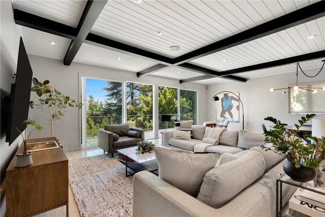 11661 Picturesque Dr, Studio City, CA 91604