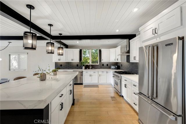 11661 Picturesque Dr, Studio City, CA 91604