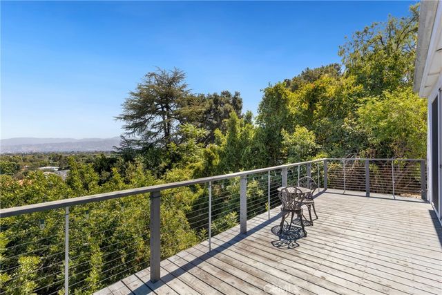 11661 Picturesque Dr, Studio City, CA 91604