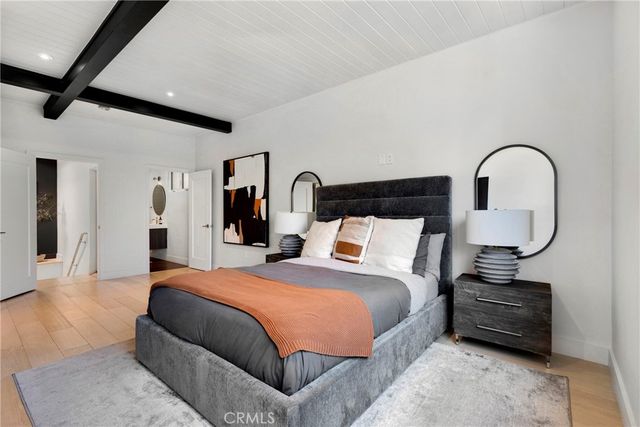 11661 Picturesque Dr, Studio City, CA 91604