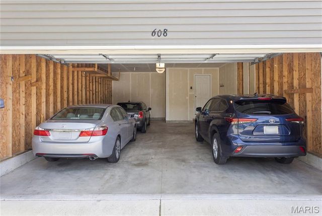 608 Louisbourg Drive, Hillsboro, MO 63050