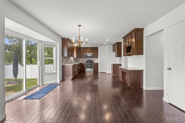 608 Louisbourg Drive, Hillsboro, MO 63050