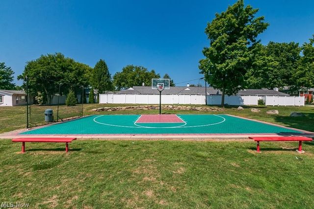 4 Meadowlawn 4, Mentor, OH 44060