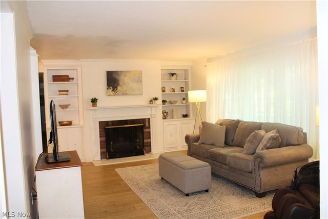 4 Meadowlawn 4, Mentor, OH 44060