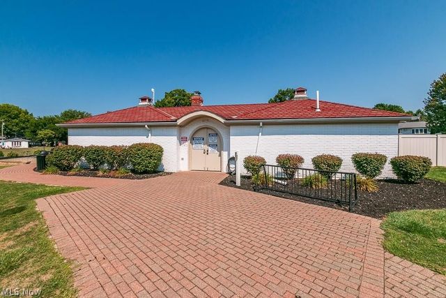 4 Meadowlawn 4, Mentor, OH 44060