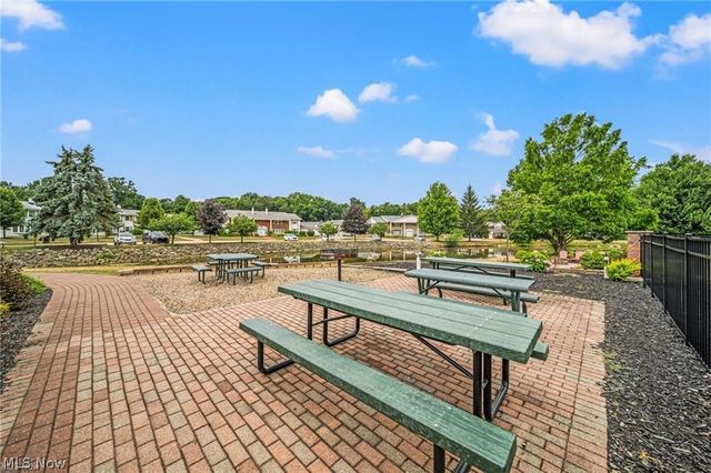 4 Meadowlawn 4, Mentor, OH 44060