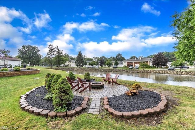 4 Meadowlawn 4, Mentor, OH 44060