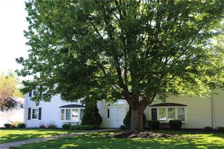 4 Meadowlawn 4, Mentor, OH 44060