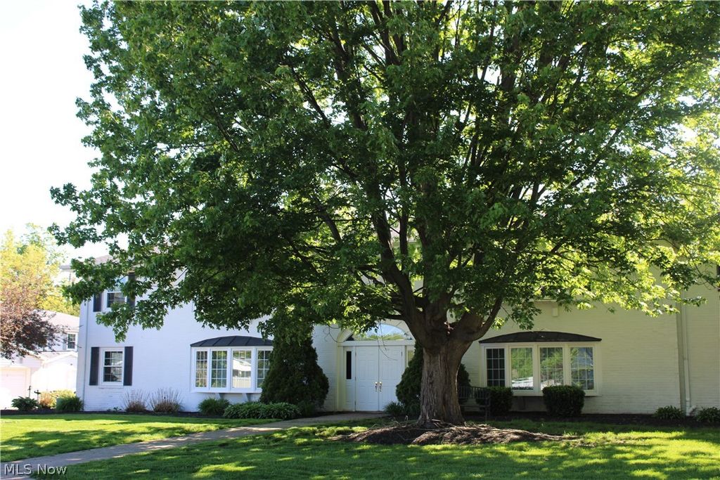 4 Meadowlawn 4, Mentor, OH 44060