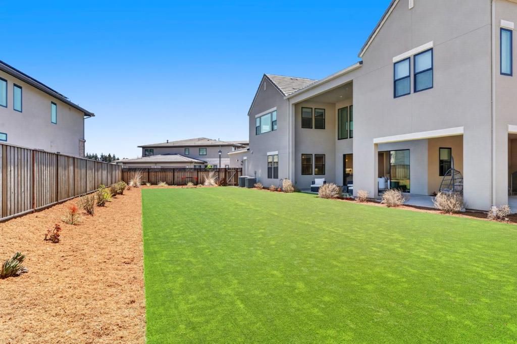 Image 14 of property listing at 18471 Corte Zapala, Morgan Hill, CA 95037