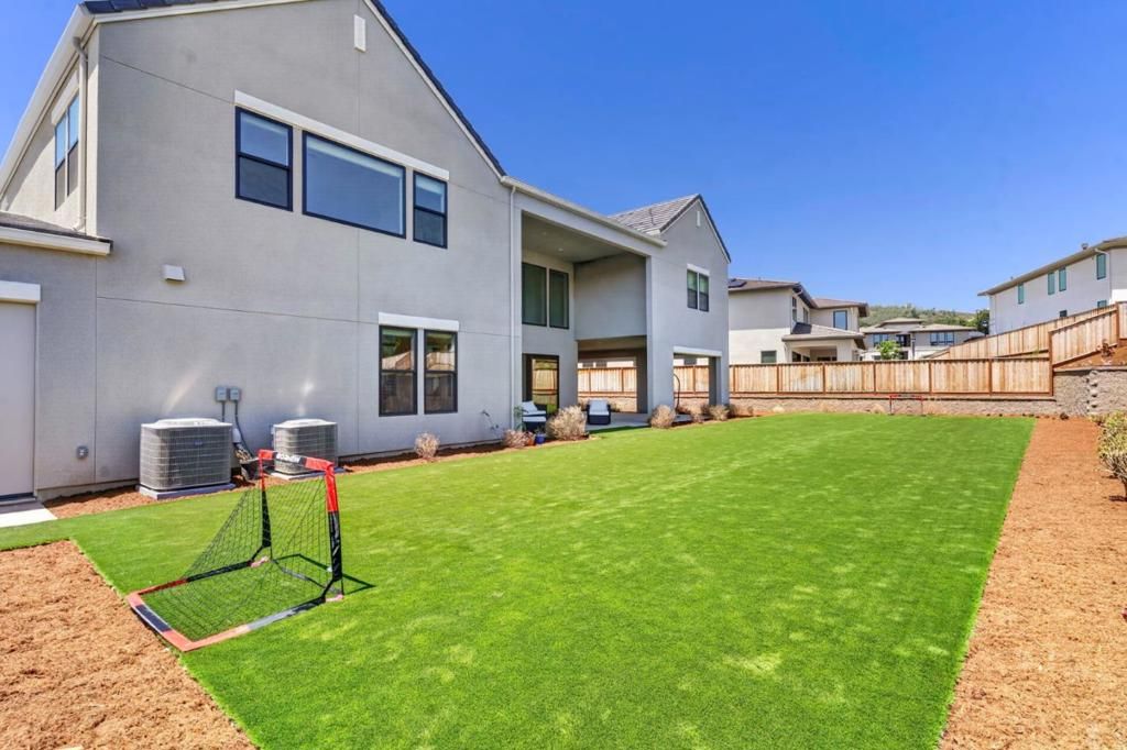 Image 15 of property listing at 18471 Corte Zapala, Morgan Hill, CA 95037