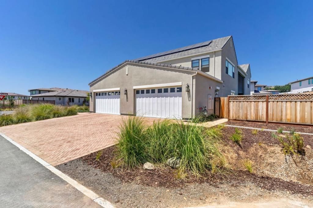 Image 17 of property listing at 18471 Corte Zapala, Morgan Hill, CA 95037
