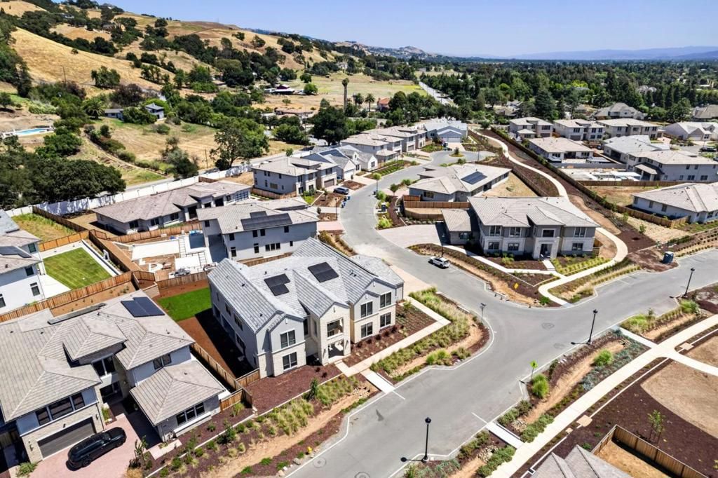 Image 22 of property listing at 18471 Corte Zapala, Morgan Hill, CA 95037