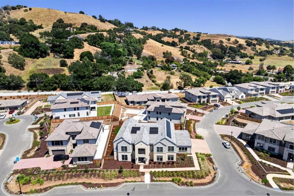 Image 23 of property listing at 18471 Corte Zapala, Morgan Hill, CA 95037