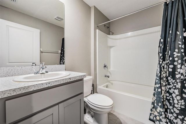 38400 SONNET LANDING AVENUE, Zephyrhills, FL 33540