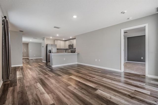 38400 SONNET LANDING AVENUE, Zephyrhills, FL 33540