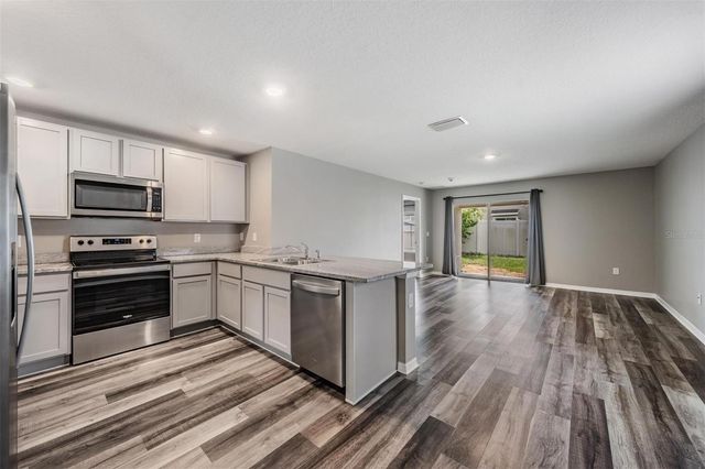 38400 SONNET LANDING AVENUE, Zephyrhills, FL 33540