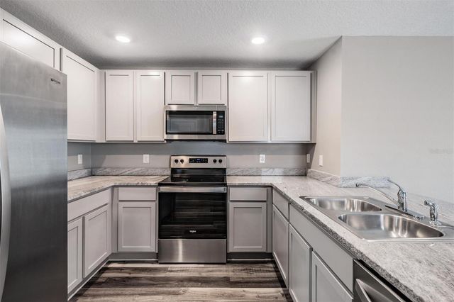 38400 SONNET LANDING AVENUE, Zephyrhills, FL 33540