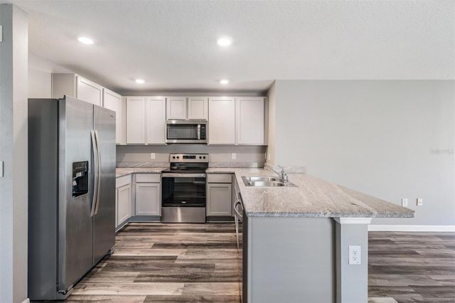 38400 SONNET LANDING AVENUE, Zephyrhills, FL 33540