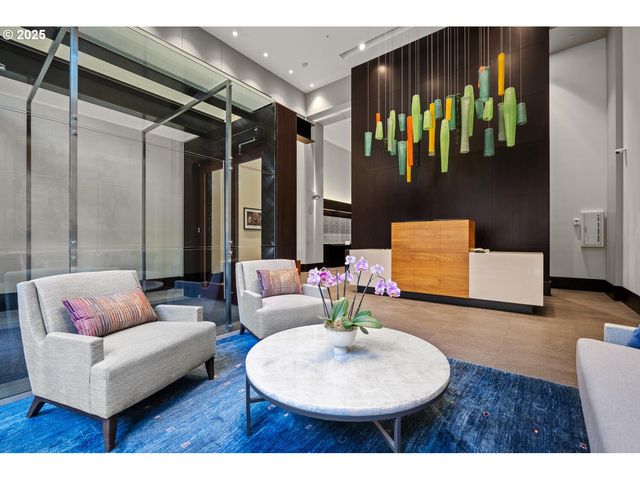 1025 Nw COUCH St 1320, Portland, OR 97209