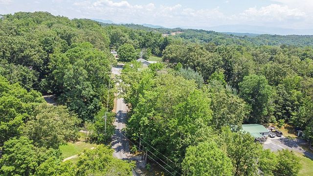 1351 Willow Creek Lane, Sevierville, TN 37876
