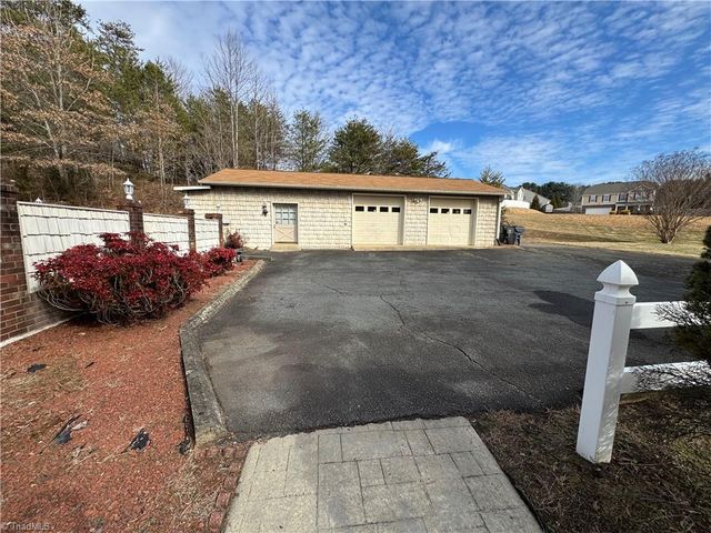 1695 Mizpah Church Road, Rural Hall, NC 27045