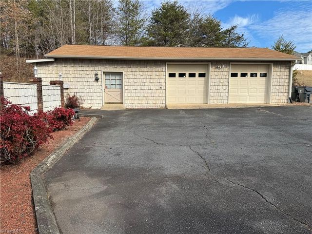 1695 Mizpah Church Road, Rural Hall, NC 27045