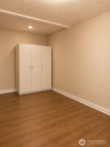 31245 9th Avenue S, Federal Way, WA 98003